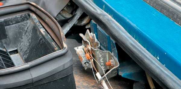 Как открыть багажник Шевроле Круз с отключенным аккумулятором?